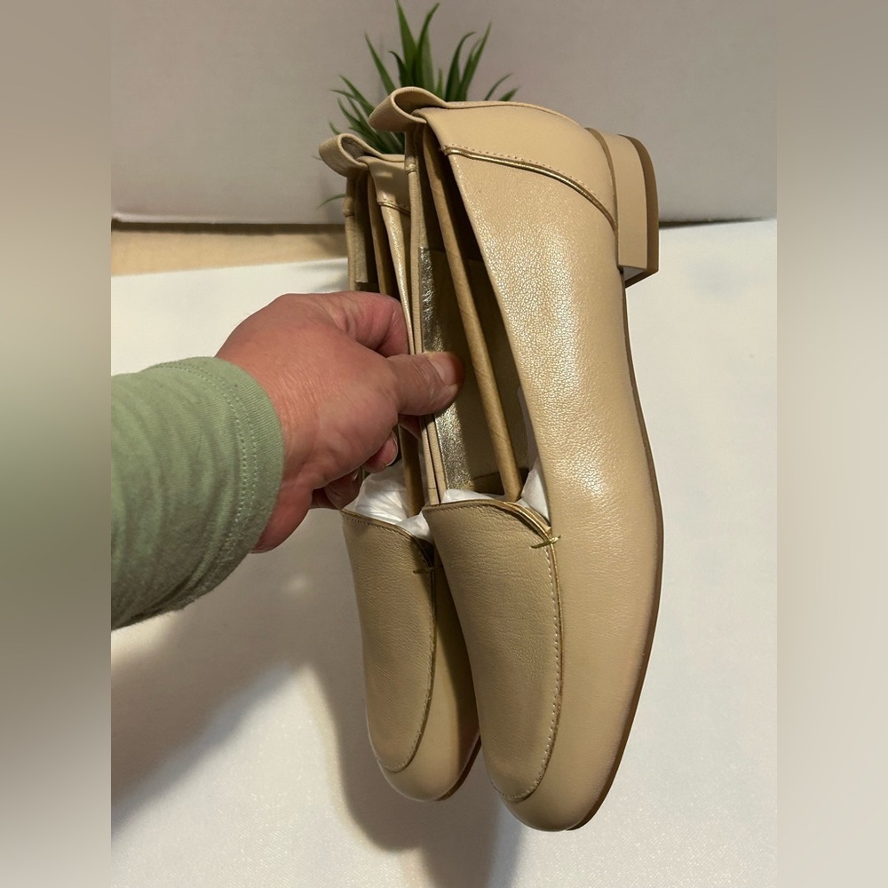 Naturalizer Women's Tan Loafers - Picture 2 of 8